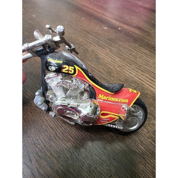 Matchbox - Harley Davidson - 1:64 Diecast Motorcycle Marines 25 Chopper - Picture 3 of 16